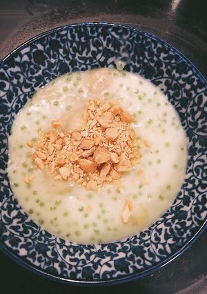 A picture of Banana and Tapioca Pearls in Coconut Milk (Chè Chuối).