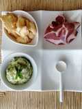 Crema di fave fresche con pepite di pecorino fritte