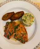 Salmón al limón y mantequilla