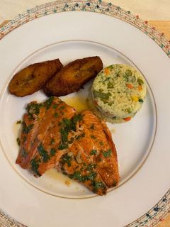 Una foto de Salmón al limón y mantequilla