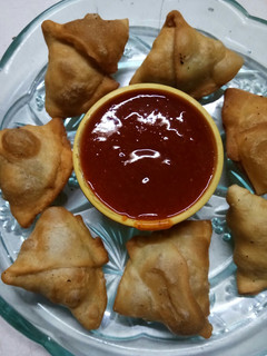 સમોસા (Samosa Recipe in Gujarati) રેસીપી મુખ્ય ફોટો