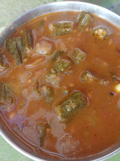 வெண்டைக்காய் புளிக்குழம்பு(vendakkai pulikulambu recipe in tamil) செய்முறை முக்கிய புகைப்படம்