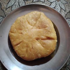 A picture of Daal kachori.