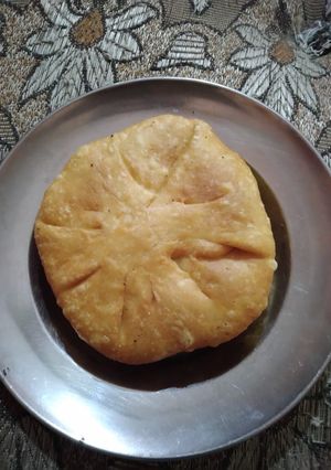 A picture of Daal kachori.
