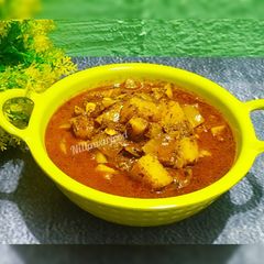 A picture of Aloo tomato curry.