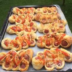 รูปของ Caterpilar bread sausage
