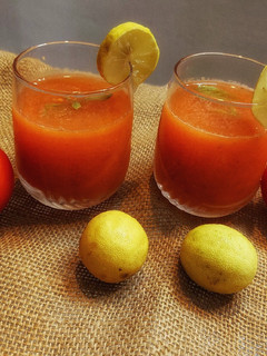 टमाटर गाजर का जूस(tamatar gajar ka in hindi) रेसिपी मुख्य फोटो