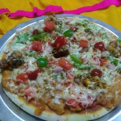 Paneer tikka masala pizza A picture of Paneer tikka masala pizza.