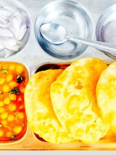 छोले भटूरे (chole bhature recipe in Hindi) रेसिपी मुख्य फोटो