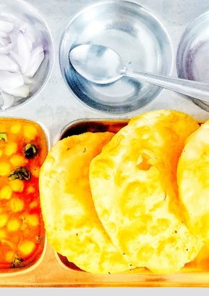 छोले भटूरे (chole bhature recipe in Hindi) रेसिपी मुख्य फोटो