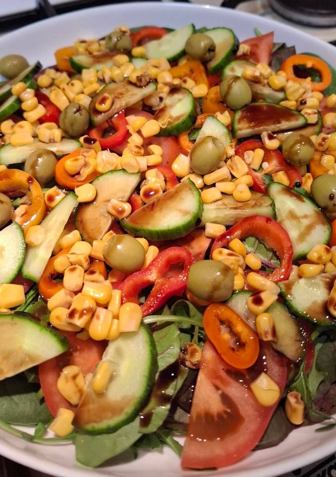 Салат овочевий з соусом наршараб😋