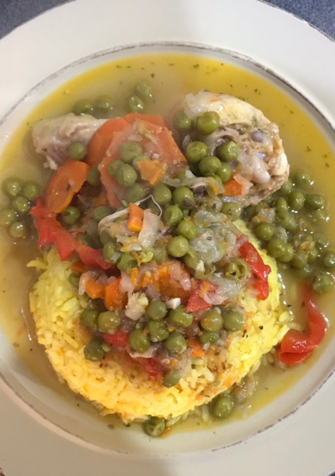 Una foto de Pollo arvejado✔️
