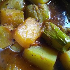 A picture of Potatoes, pumpkin and pointed gourd curry.