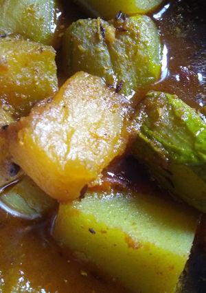 A picture of Potatoes, pumpkin and pointed gourd curry.