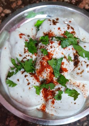 मूंग की दाल का दही बड़ा (mung ki daal ka dahi vada recipe in Hindi) रेसिपी मुख्य फोटो