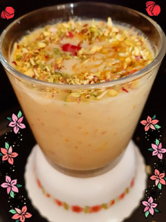 A picture of Shahi Banana Milk shake.