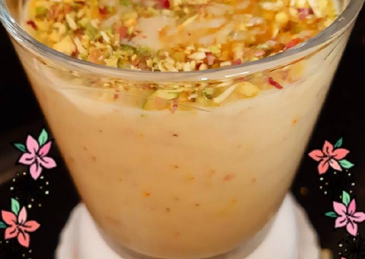 Steps to Prepare Shahi Banana Milk shake in 28 Minutes for Mom