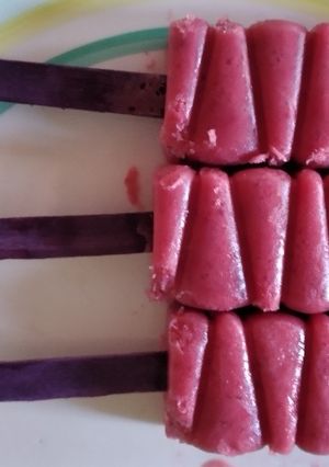 Una foto de Helado de frutilla