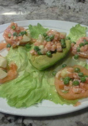 Una foto de Aguacate relleno de verduras