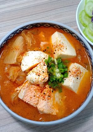 Hình của món Canh kim chi cá hồi.
