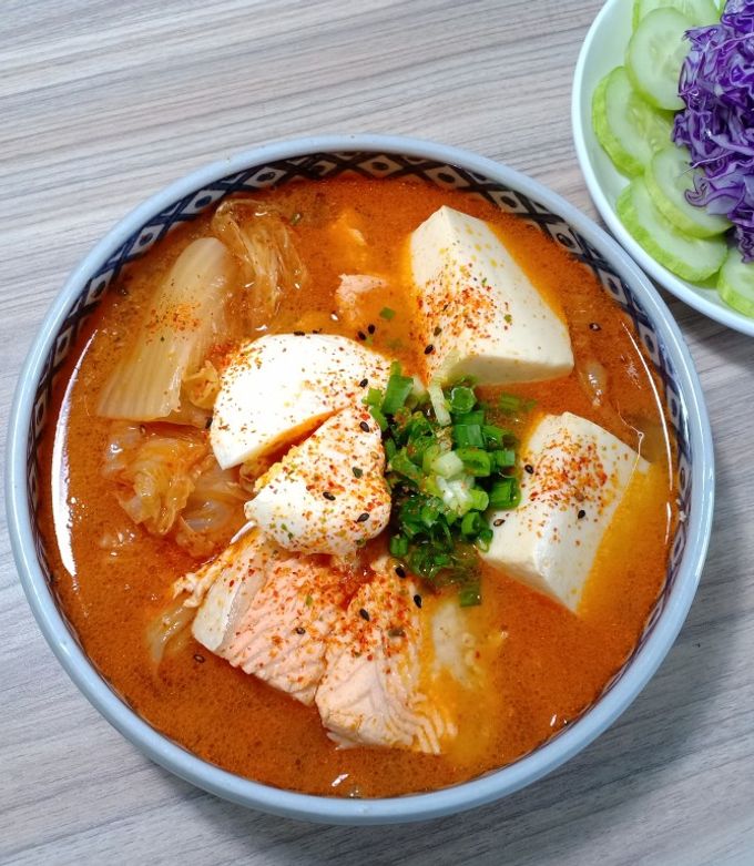 Hình của món Canh kim chi cá hồi.