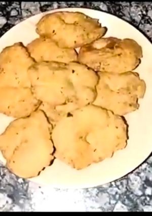 मठरी (mathri recipe in Hindi) रेसिपी मुख्य फोटो