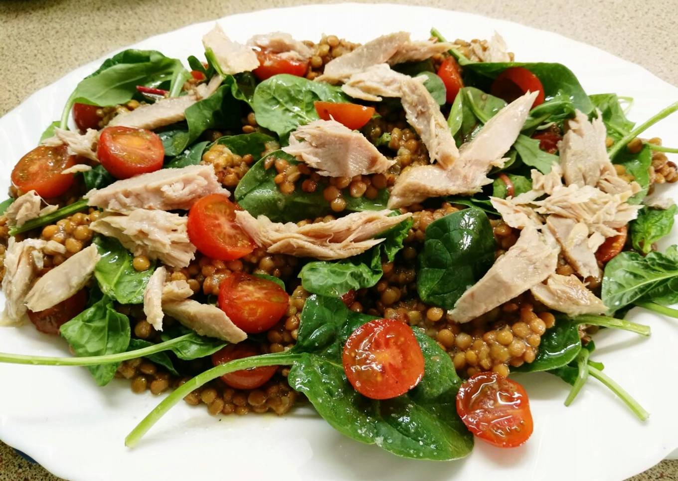 Lentejas con atún y espinacas