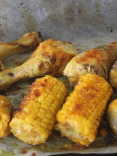 Una foto de Jamoncitos de pollo al grill doble con maiz precocido