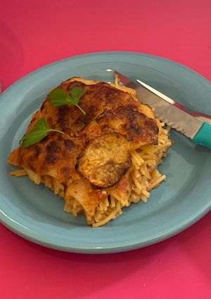 Una foto de Incredible: Papas y fideos van crudos al horno y salen cocinados. Un clásico de Calabria