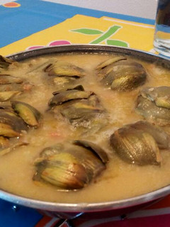 Una foto de Alcachofas en salsa