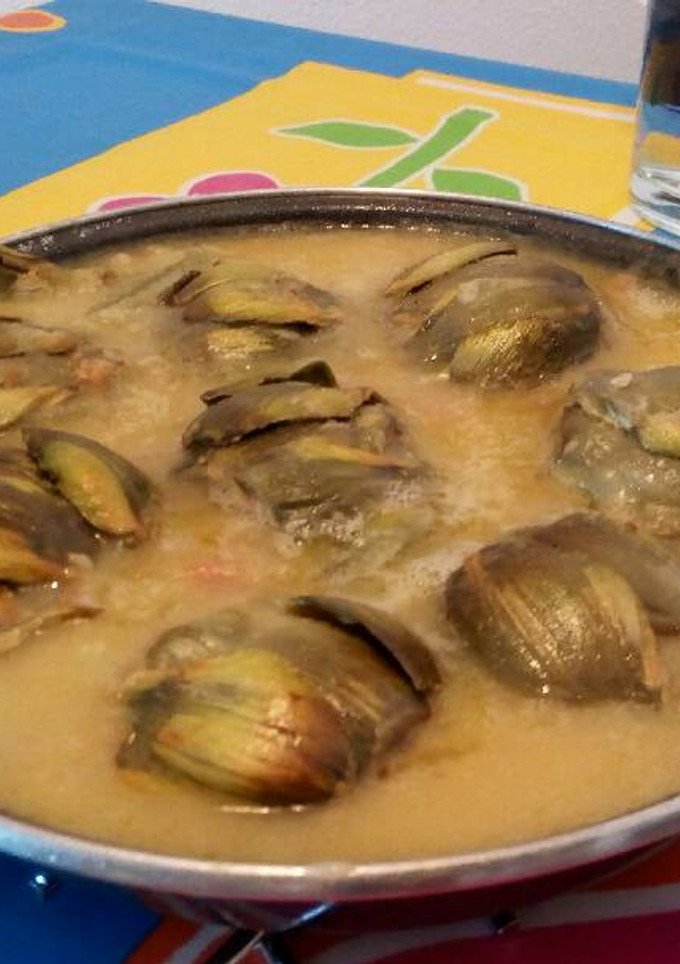 Una foto de Alcachofas en salsa