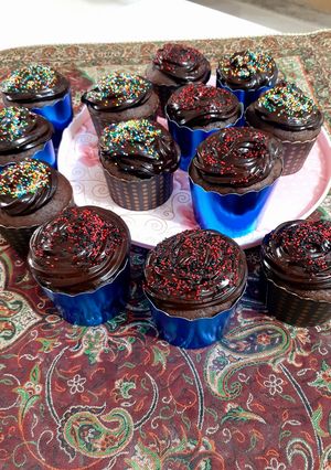 عکسی از دستور کاپ کیک کاکائویی با کرم شکلاتی🧁🍫