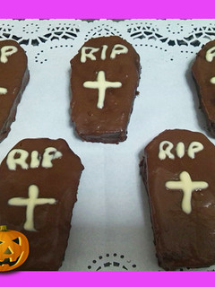 Una foto de Recetas para halloween faciles: Tumbas de chocolate