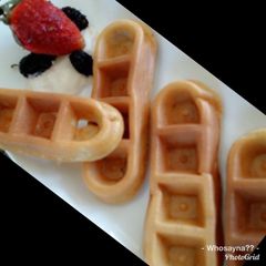 A picture of Whosayna’s Waffles.