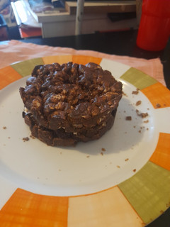 Una foto de Alfajor de galletas de arroz bañado y relleno de Nutella