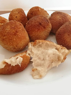 Una foto de Bombitas de atún y queso crema