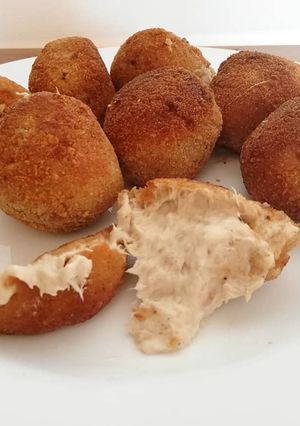 Una foto de Bombitas de atún y queso crema