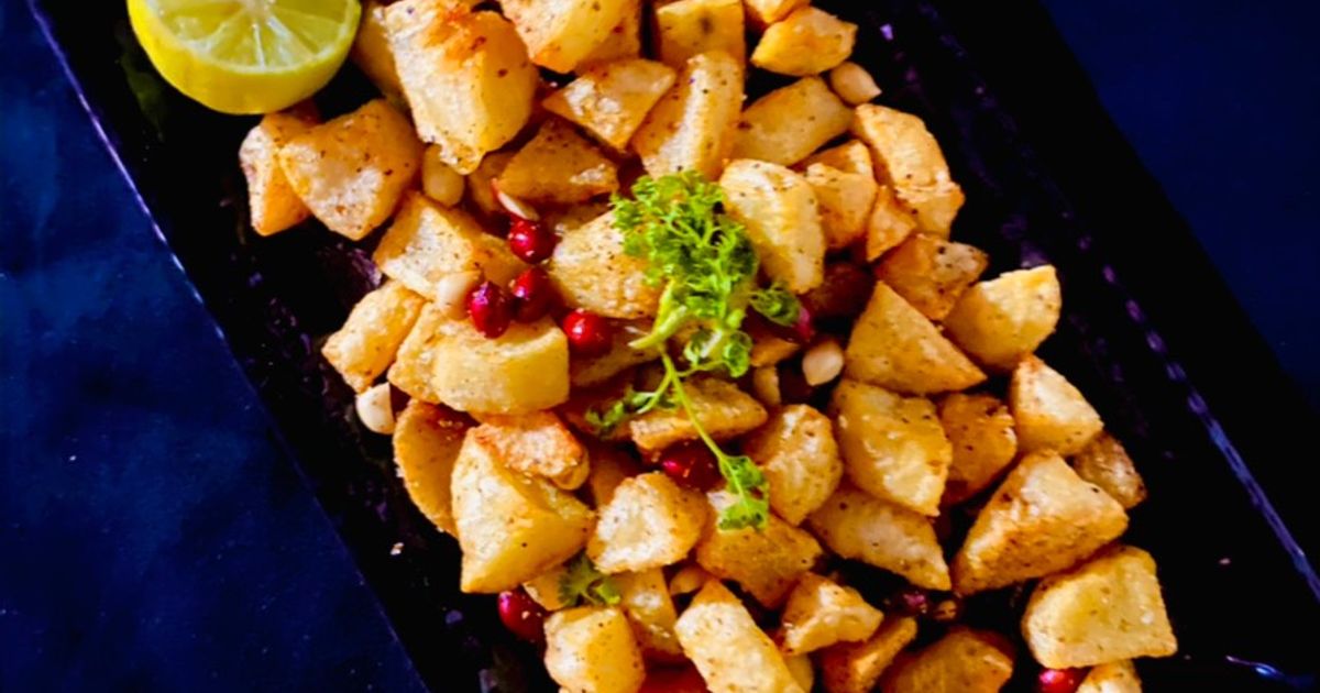 Crispy Potato Chat Recipe by SAHEJPREET SINGH - Cookpad