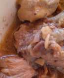 Conejo guisado en salsa de avellanas