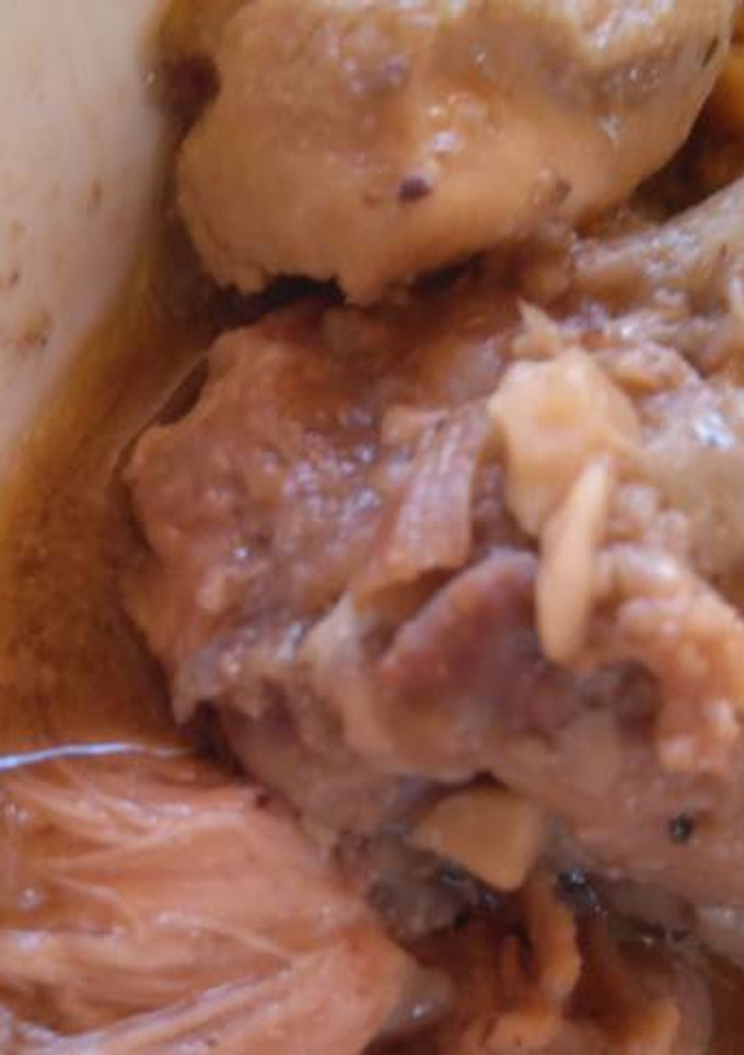 Una foto de Conejo guisado en salsa de avellanas