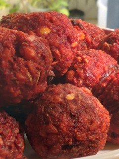 பீட்ரூட் பால்ஸ் (Beetroot balls recipe in tamil) செய்முறை முக்கிய புகைப்படம்