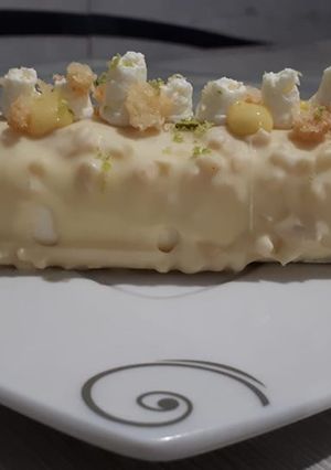 Une photo de Entremet citron-coco-chocolat blanc