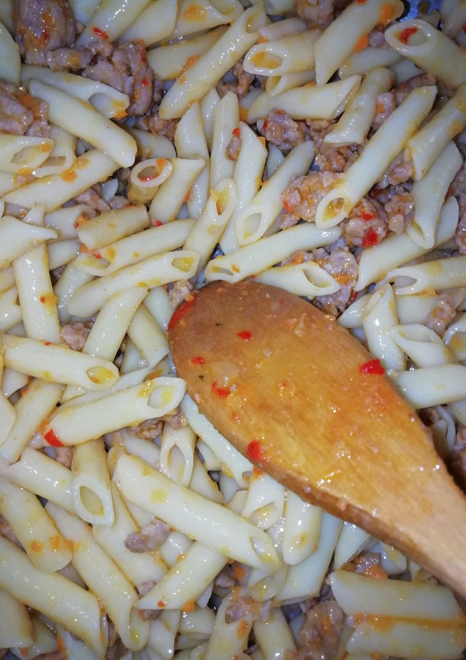 Una foto de Macarrones con carne de pavo, zanahoria y pimiento
