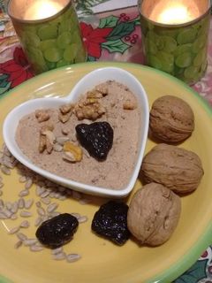 Una foto de Crema de nueces y ciruelas  enriquecida con Agua de Mar