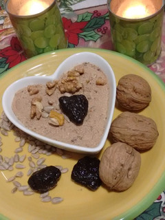 Una foto de Crema de nueces y ciruelas enriquecida con Agua de Mar