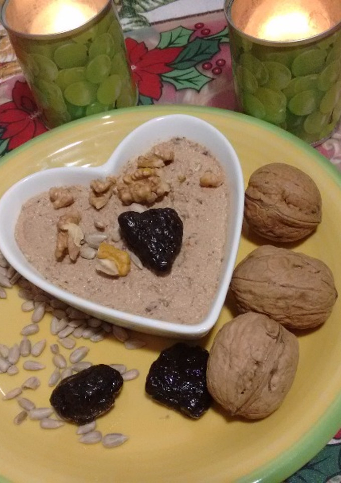 Una foto de Crema de nueces y ciruelas  enriquecida con Agua de Mar