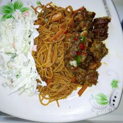 A picture of Fried spaghetti,coslow and beef sous🤤.