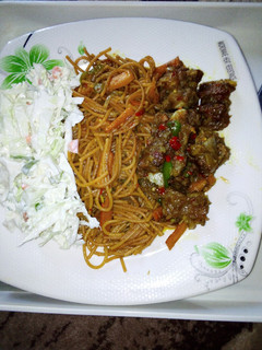 A picture of Fried spaghetti,coslow and beef sous🤤.