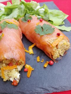 Una foto de Canelones de salmón ahumado rellenos de cuscús mediterráneo