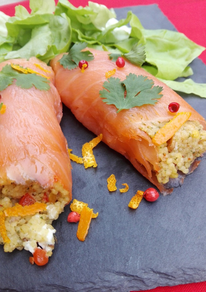Una foto de Canelones de salmón ahumado rellenos de cuscús mediterráneo